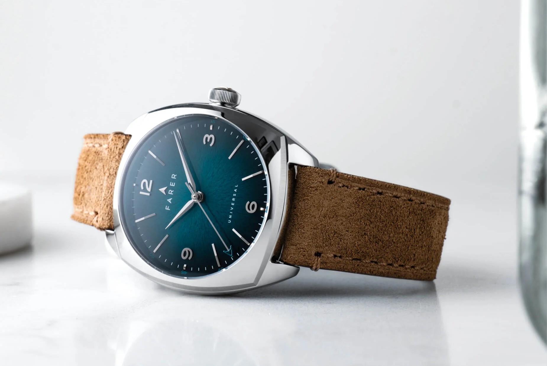 Teal Temptation: Hands-On With The Compact And Colourful Farer