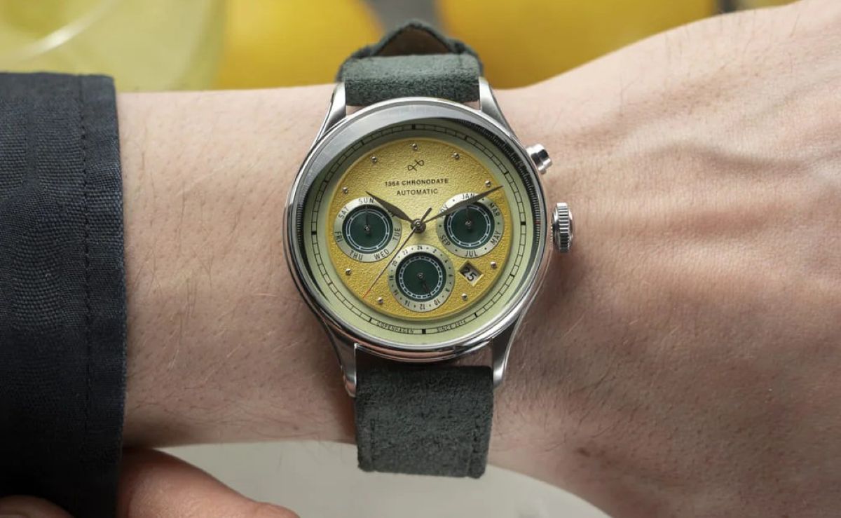 A Zest for Horology: Hands-On With the AV86 1564 Chronodate